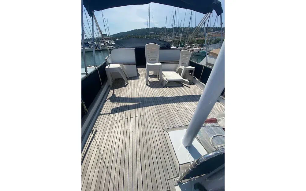 slider 15 Grand Banks 42 Classic