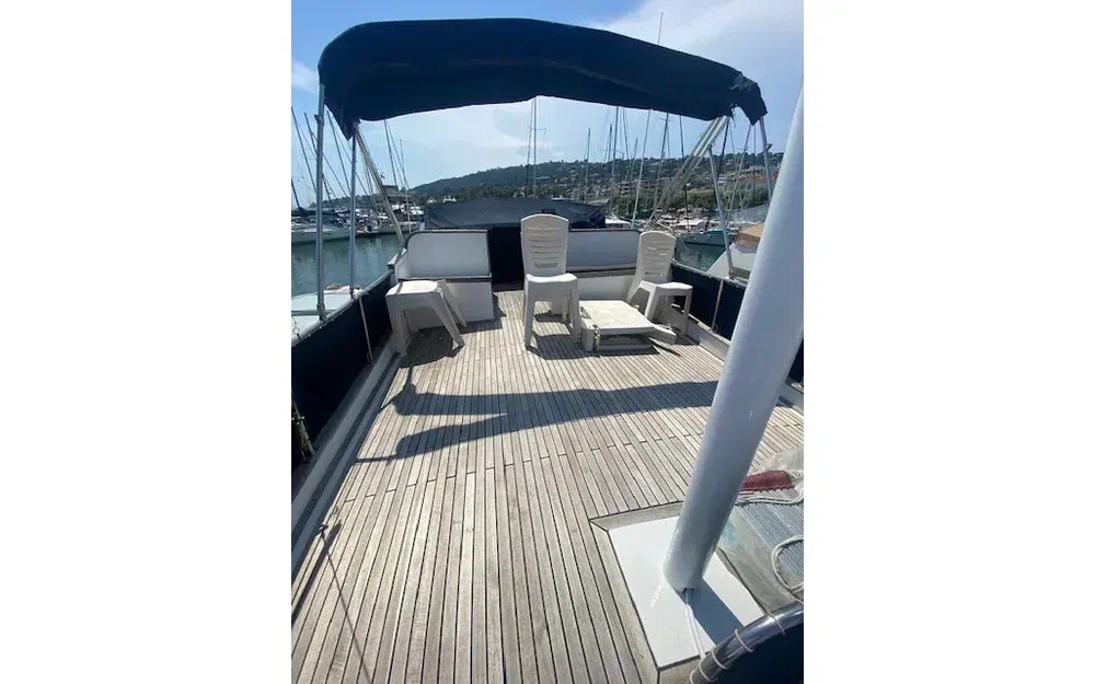 slider 16 Grand Banks 42 Classic