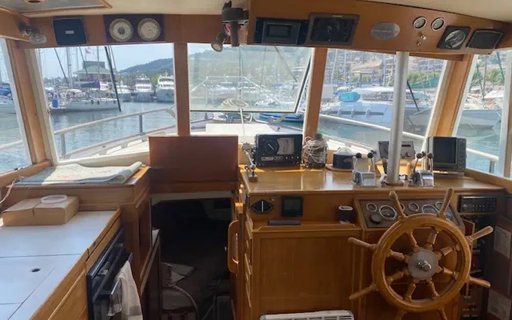 slider 18 Grand Banks 42 Classic