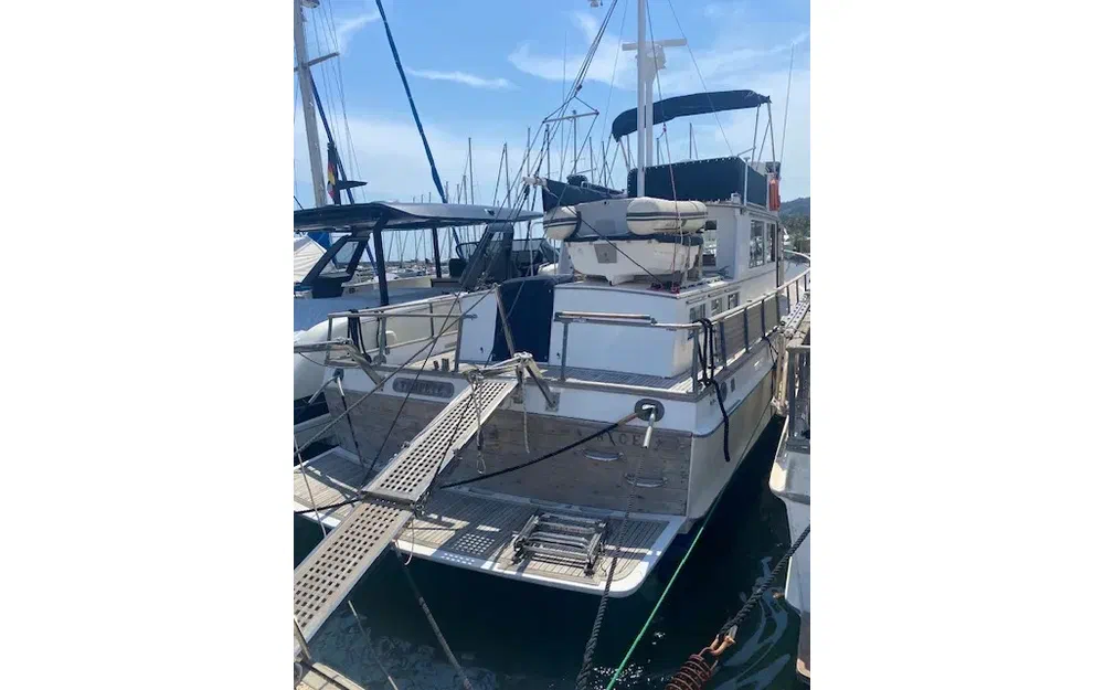 slider 0 Grand Banks 42 Classic
