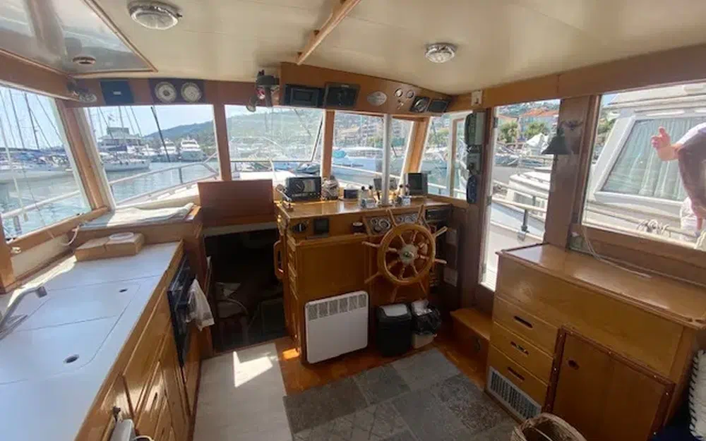 slider 20 Grand Banks 42 Classic
