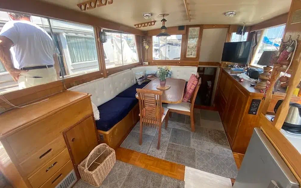slider 21 Grand Banks 42 Classic