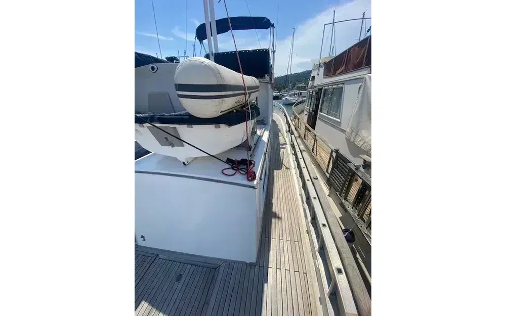 slider 3 Grand Banks 42 Classic