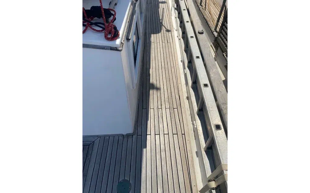 slider 4 Grand Banks 42 Classic