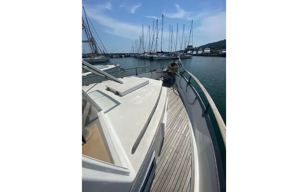 slider 5 Grand Banks 42 Classic