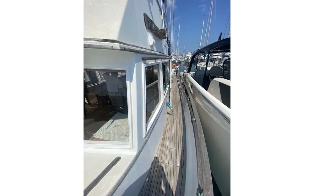 slider 8 Grand Banks 42 Classic