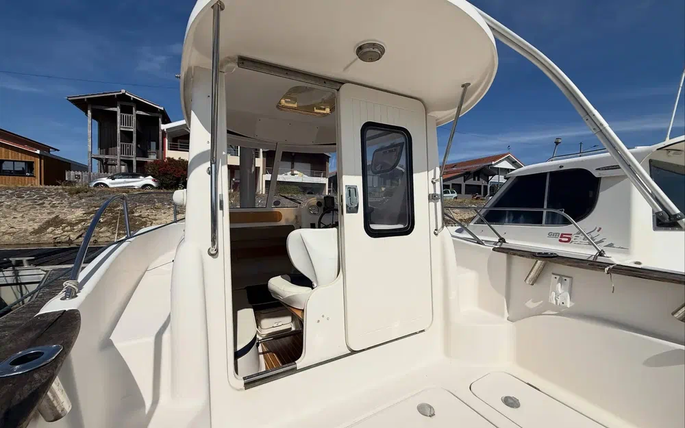 slider 6 Quicksilver Pilothouse 580