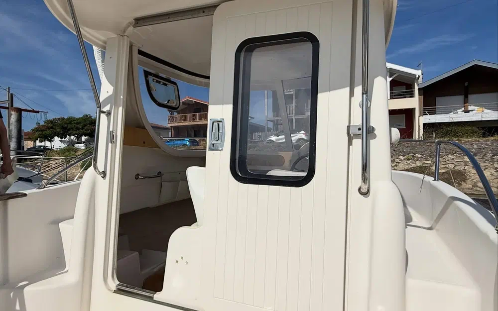 slider 7 Quicksilver Pilothouse 580