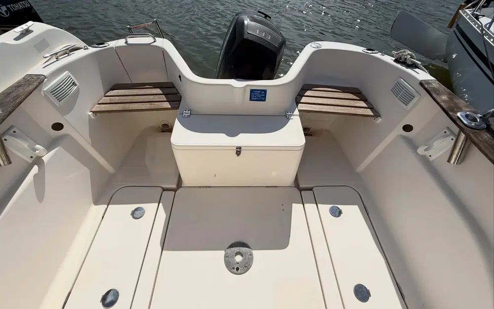 slider 8 Quicksilver Pilothouse 580
