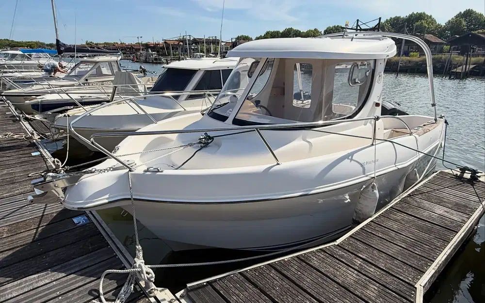 slider 1 Quicksilver Pilothouse 580