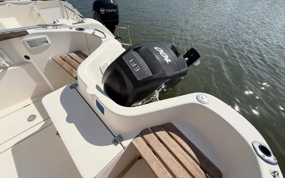 slider 4 Quicksilver Pilothouse 580