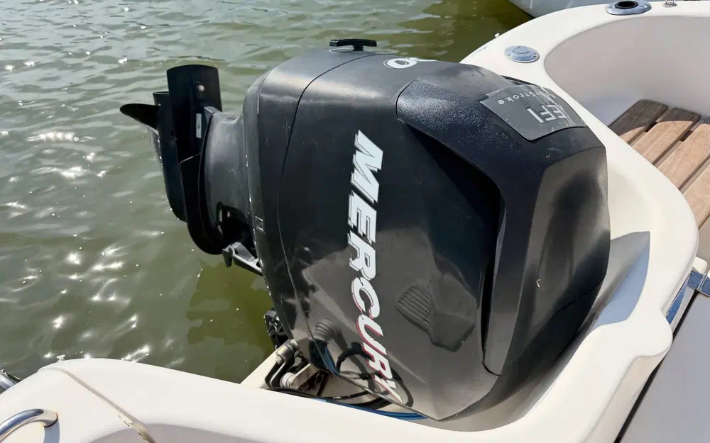slider 5 Quicksilver Pilothouse 580