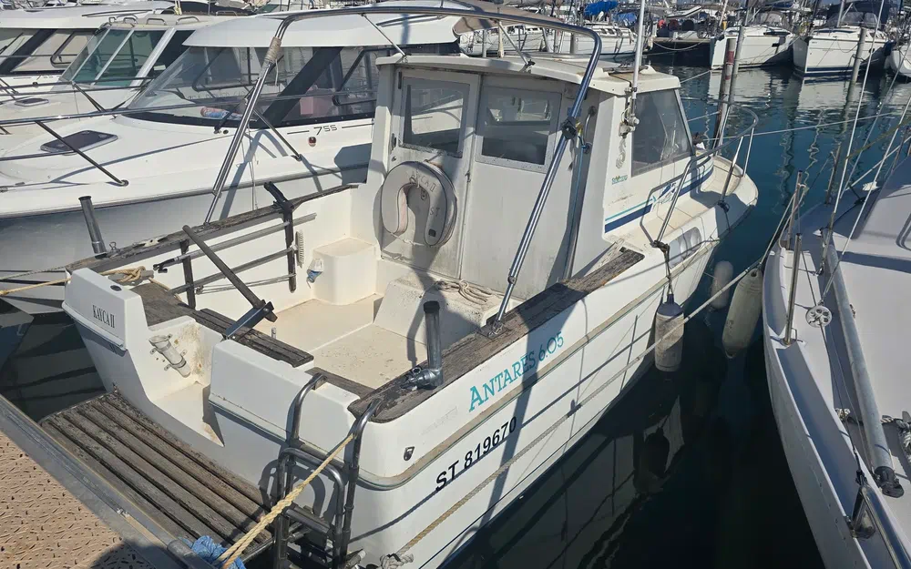 slider 4 Beneteau Antares 605
