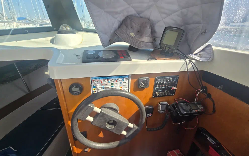 slider 8 Beneteau Antares 605