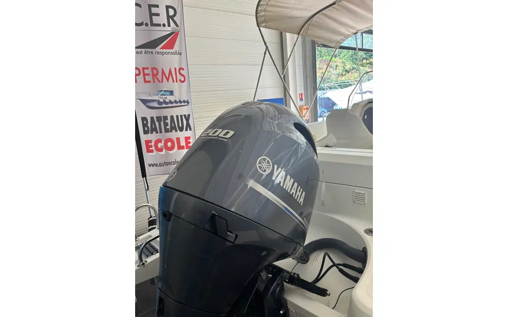 slider 11 Pacific Craft 670 Open