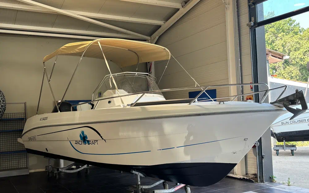slider 0 Pacific Craft 670 Open