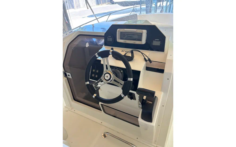 slider 4 Pacific Craft 670 Open