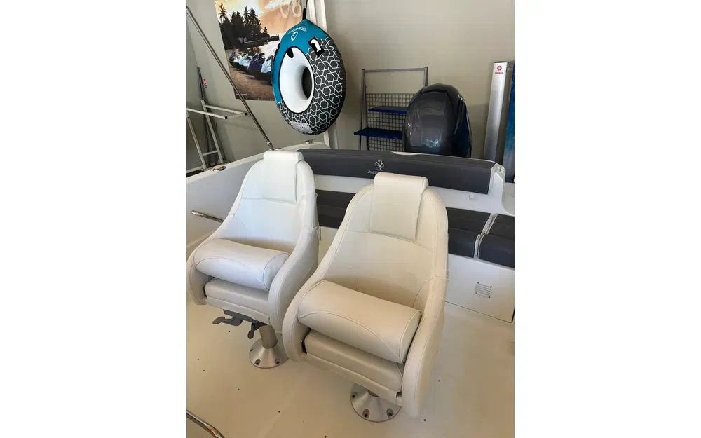 slider 7 Pacific Craft 670 Open