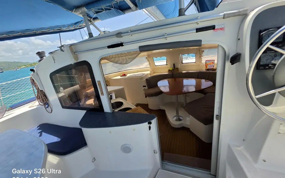 slider 13 Fountaine Pajot Lavezzi 40