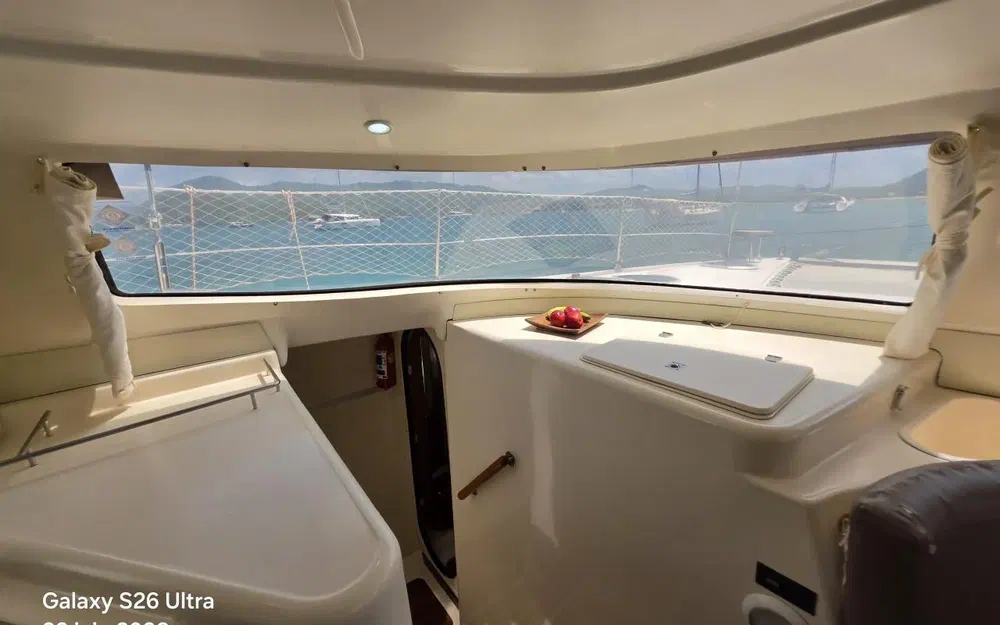 slider 17 Fountaine Pajot Lavezzi 40
