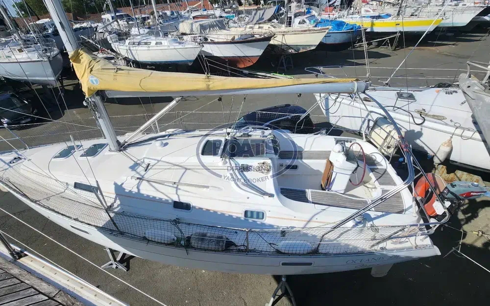 slider 1 Beneteau Oceanis 331 Clipper
