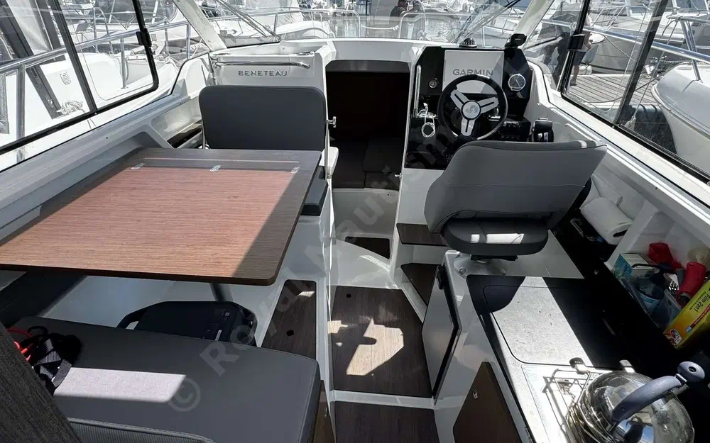 slider 11 Beneteau Antares 8 OB
