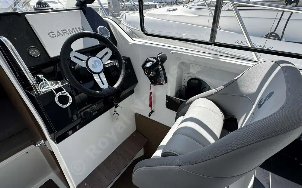 slider 15 Beneteau Antares 8 OB