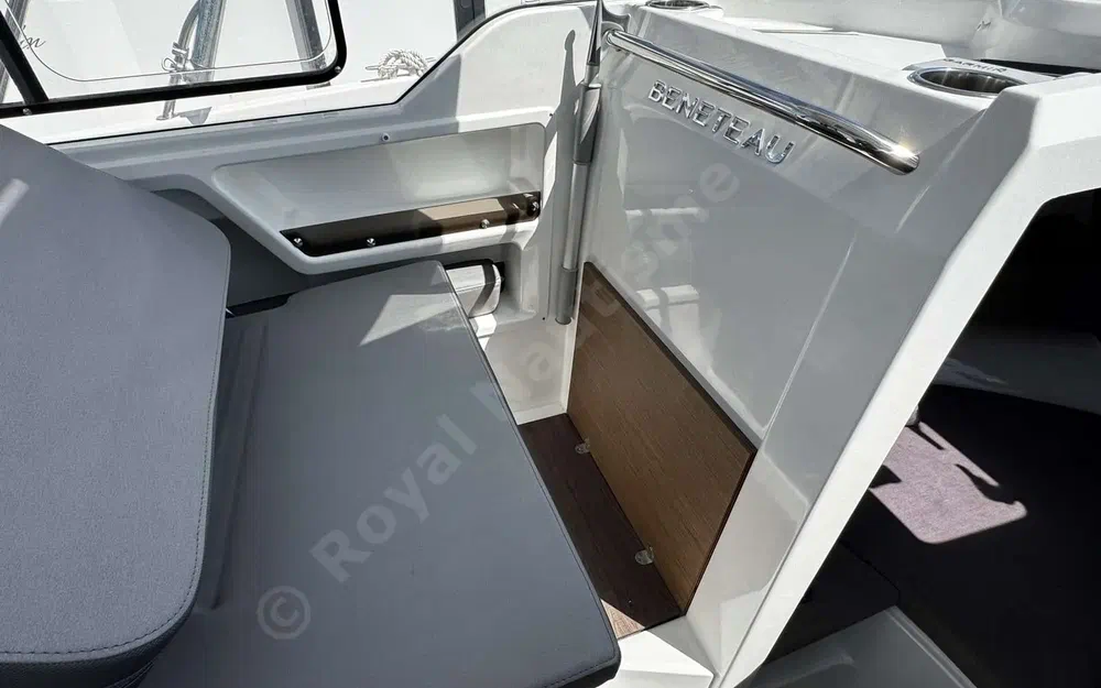 slider 17 Beneteau Antares 8 OB
