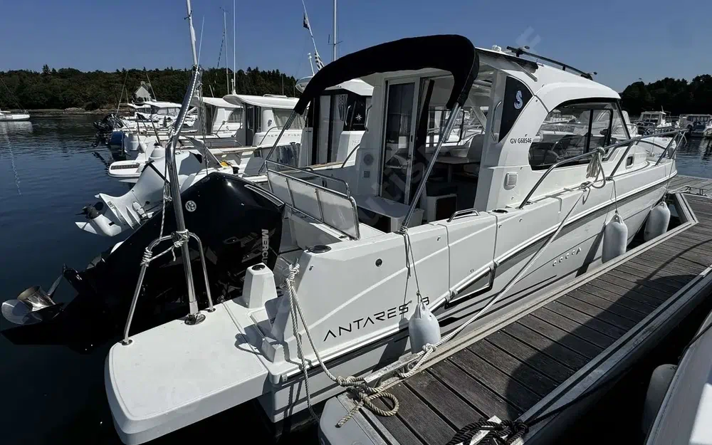 slider 2 Beneteau Antares 8 OB