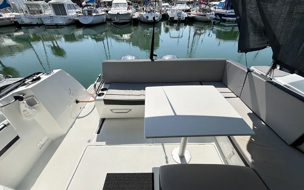 slider 4 Jeanneau Merry Fisher 895