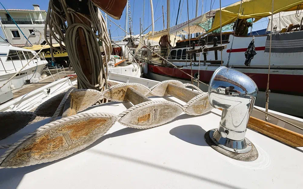 slider 11 Sirvent Tahiti Ketch