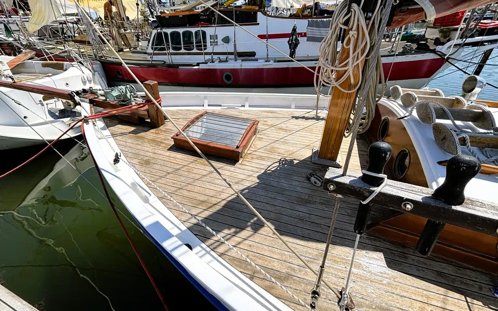 slider 5 Sirvent Tahiti Ketch