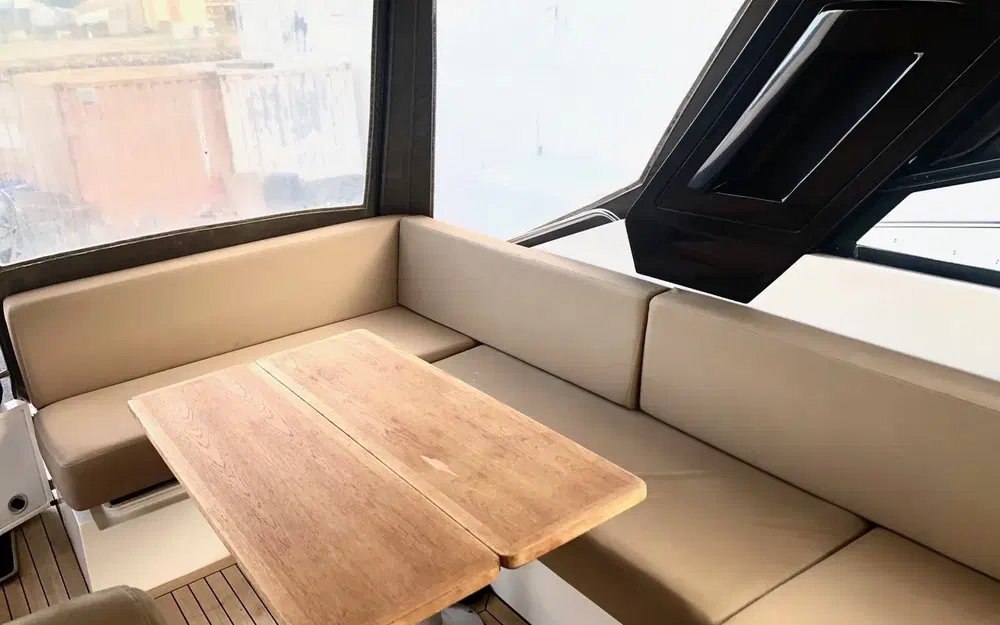 slider 6 Sealine SC 35