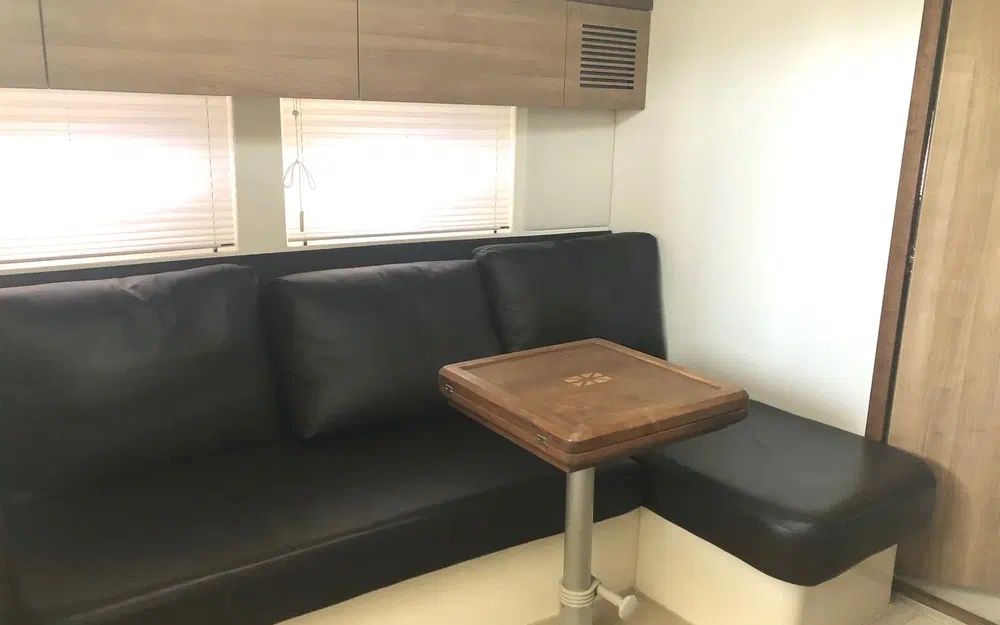 slider 8 Sealine SC 35