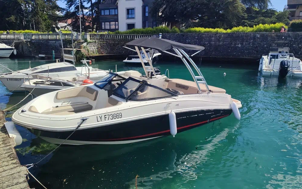 slider 2 Bayliner VR5 Bow Rider