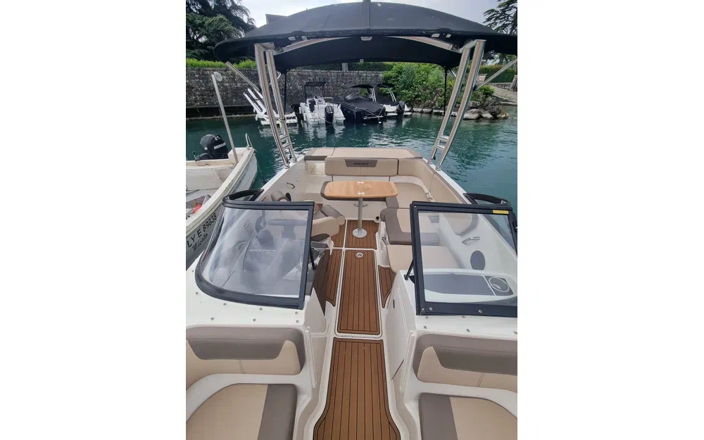 slider 9 Bayliner VR5 Bow Rider