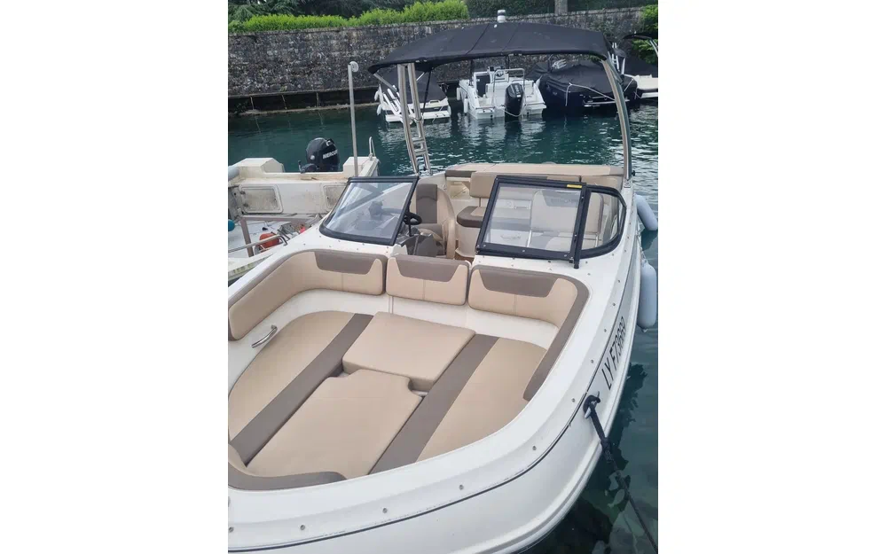 slider 8 Bayliner VR5 Bow Rider