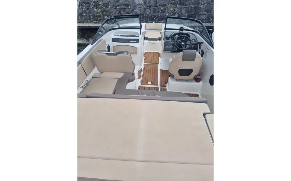 slider 3 Bayliner VR5 Bow Rider
