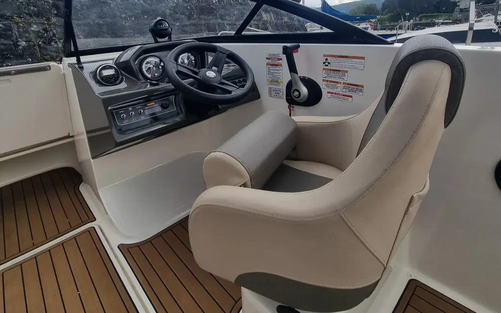 slider 4 Bayliner VR5 Bow Rider