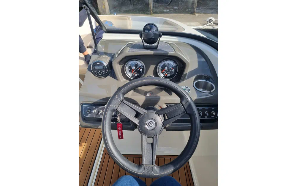 slider 10 Bayliner VR5 Bow Rider