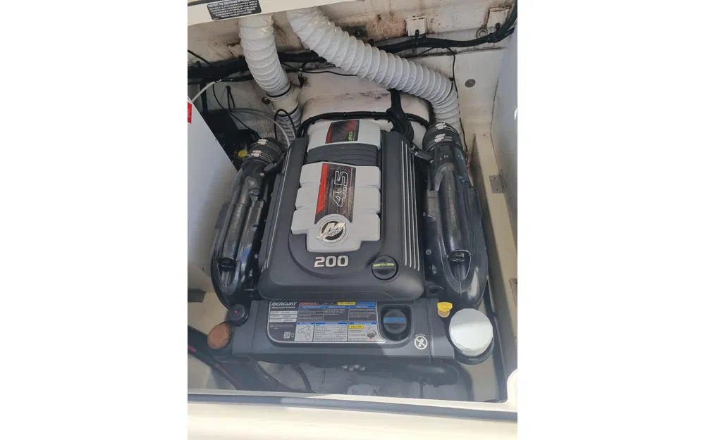 slider 12 Bayliner VR5 Bow Rider