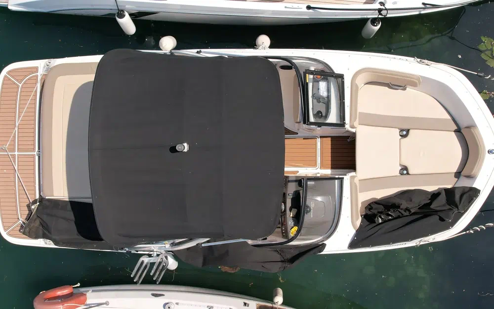 slider 1 Bayliner VR5 Bow Rider