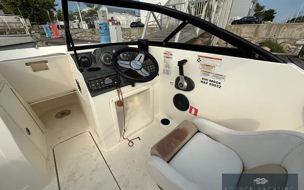 slider 9 Bayliner VR4