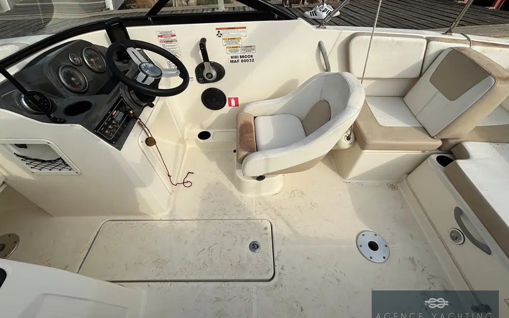 slider 12 Bayliner VR4