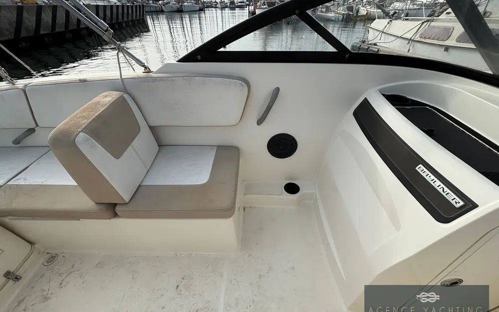 slider 13 Bayliner VR4