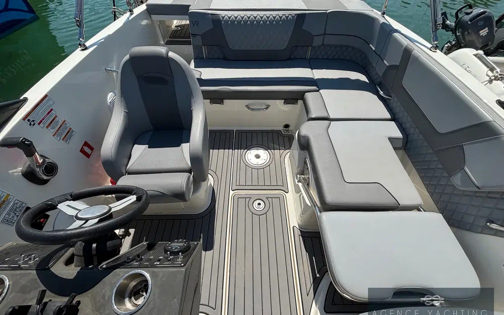 slider 2 Bayliner VR5 BOWRIDER