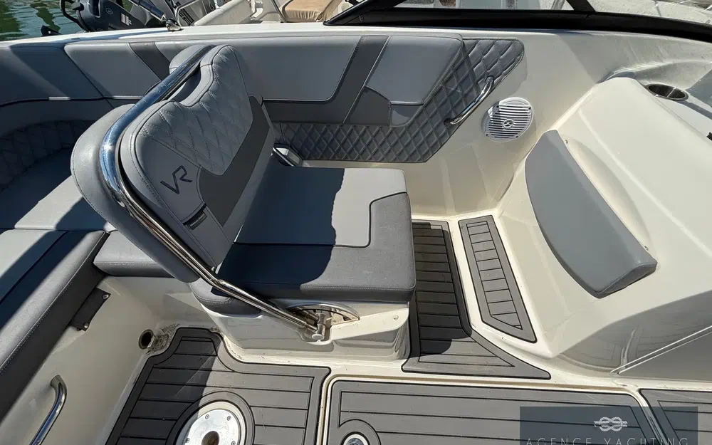 slider 4 Bayliner VR5 BOWRIDER