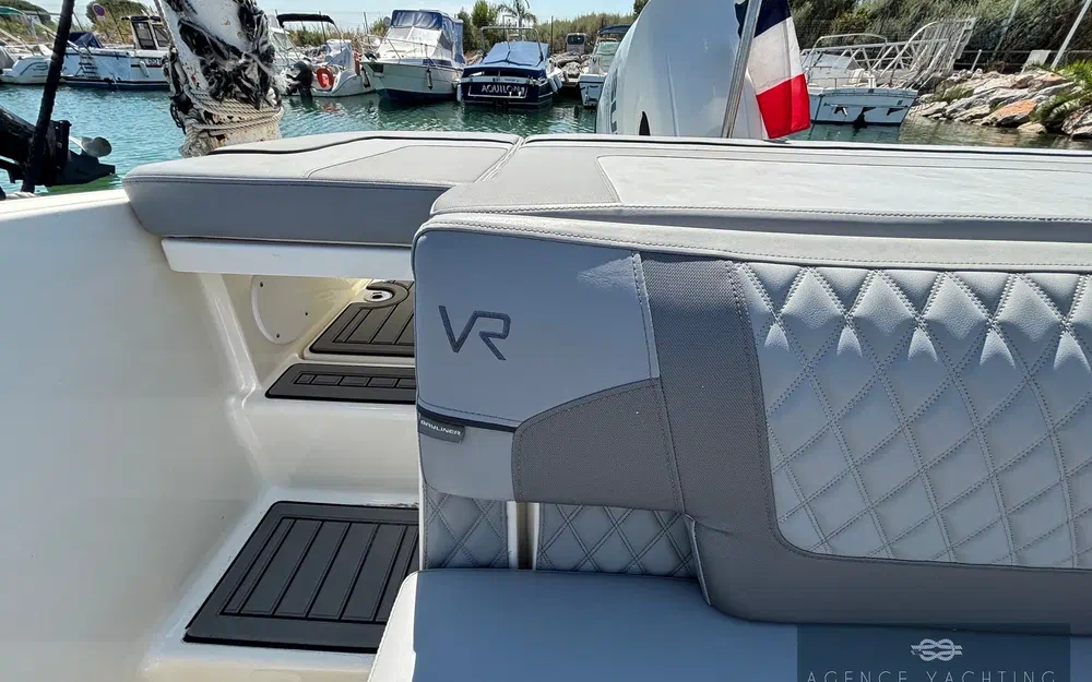 slider 6 Bayliner VR5 BOWRIDER