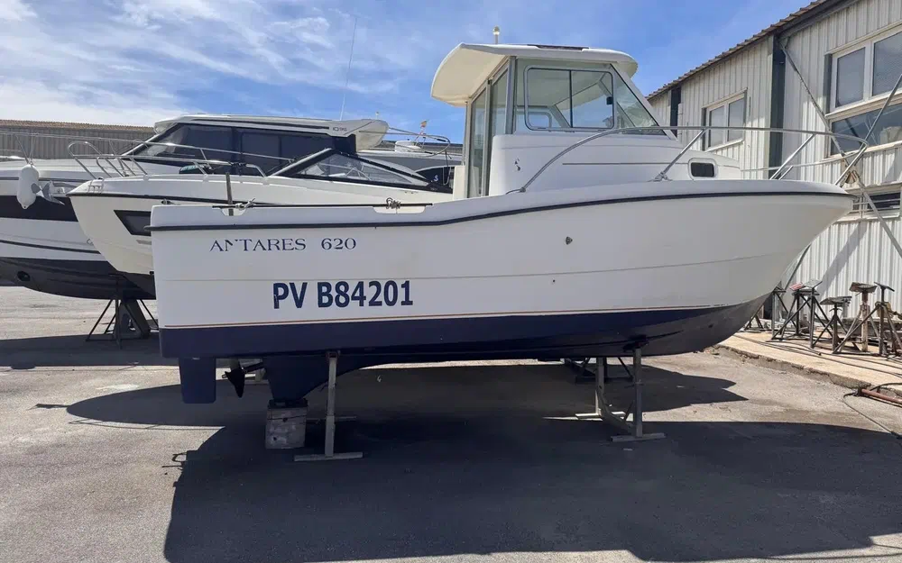 slider 0 Beneteau Antares 620