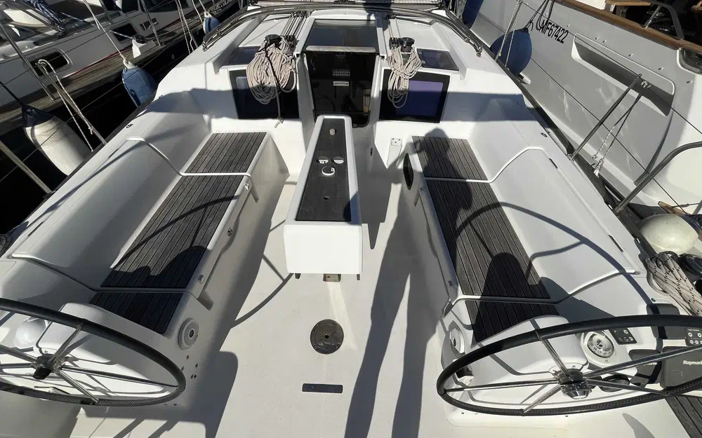 slider 7 Dufour 382 Grand Large
